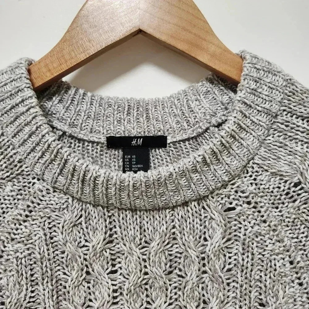 Cable sweater - Picture 3 of 4